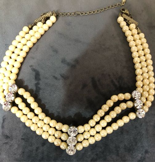 Pearl choker necklace