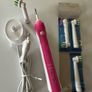 Oral b Pro 2 electric toothbrush great condition Image 3