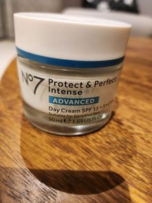 No 7 Protect and Perfect Intense Advanced day cream