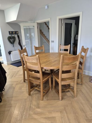 5ft Round Solid Oak Dining Table & 6 Solid Chairs