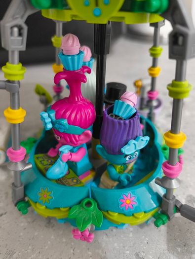 Lego Trolls 41252 Poppy's Air Balloon Adventure & 30555 Poppy's Carriage