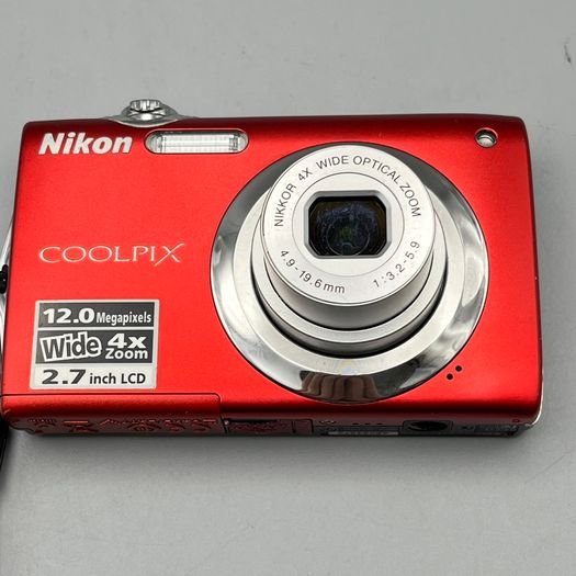 Nikon Coolpix S3000 12MP Digital Camera Red - Boxed - Full Kit