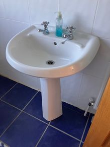 Free - 2 sinks