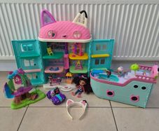 Gabby Doll house/car/ playhouse