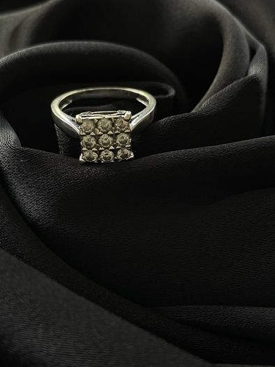 9ct white gold and Diamond Ring