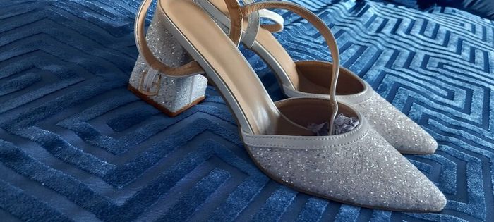 BNWT Stunning sparkling wedding shoes. SIZE 6.5