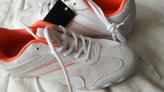 New white runners with tag