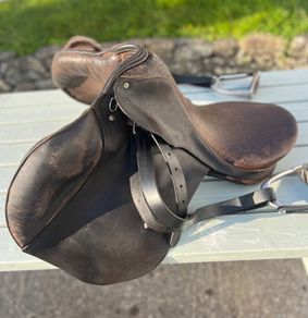 Equestrian saddle