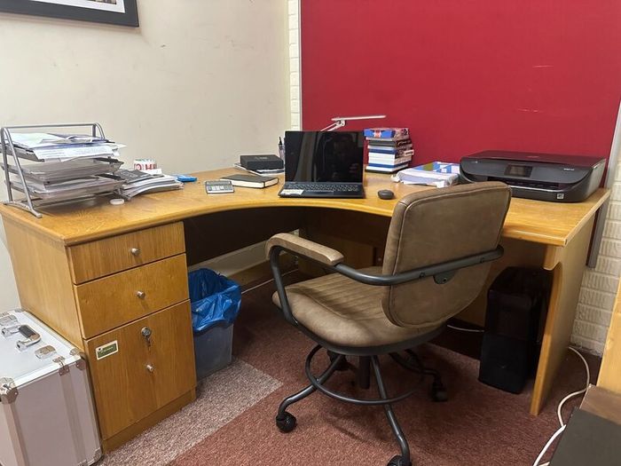 FREE 40+ office desks with dividers free to take