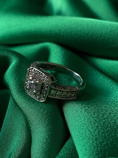Antique White gold and diamond ring