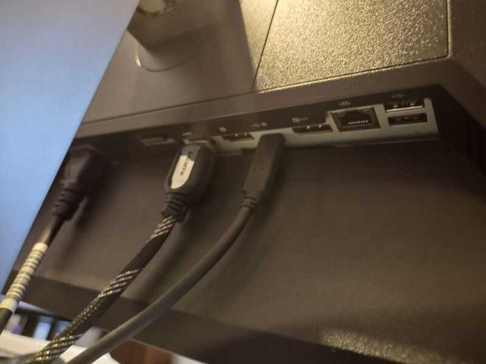 HP EliteDisplay monitor