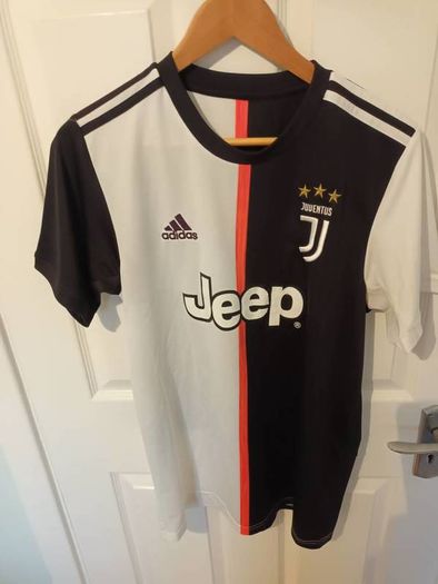 mens medium soccer jerseys 15 euro each (previously worn)