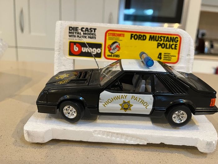 Ford Mustang Police 1/24 Burago