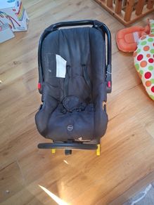 Baby elegance car seat and isofix base.