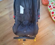 Baby elegance car seat and isofix base.