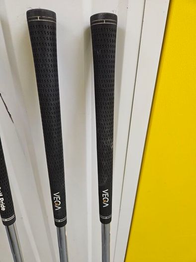 vega irons 4-pw + 2 wedges