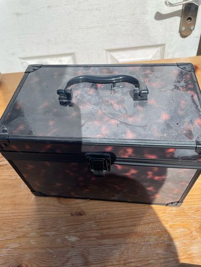 make up storage