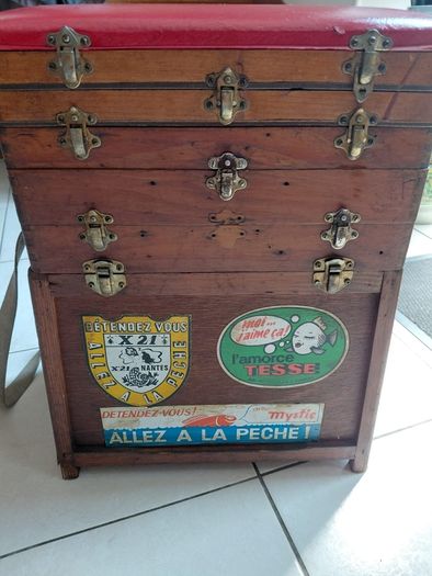 Vintage fishing box with some accessories inside