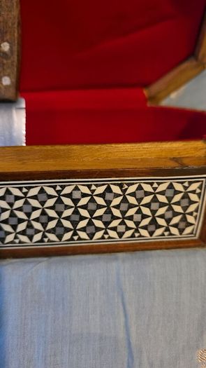 Octagonal inlaid wooden box with mother-of-pearl