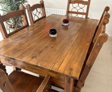 Kitchen table & 6 chairs