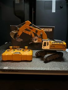 Sealed 1:64 RC Excavator Lights, Sound & Moving Arm