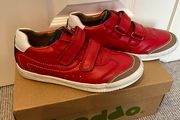 Froddo miroko red with black star trainers