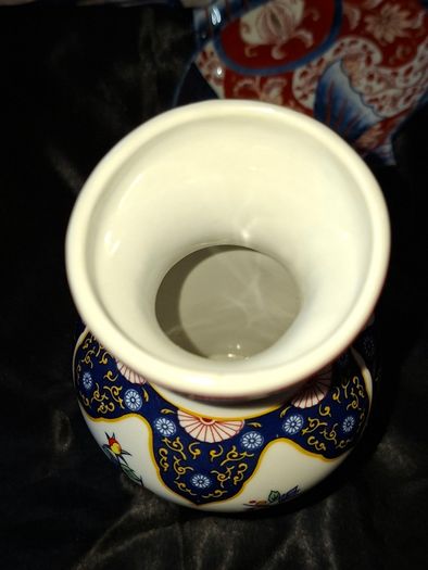 Vintage Chinese Imari Style Hand-Painted Porcelain Vase - Qianlong Mark / PROC Era
