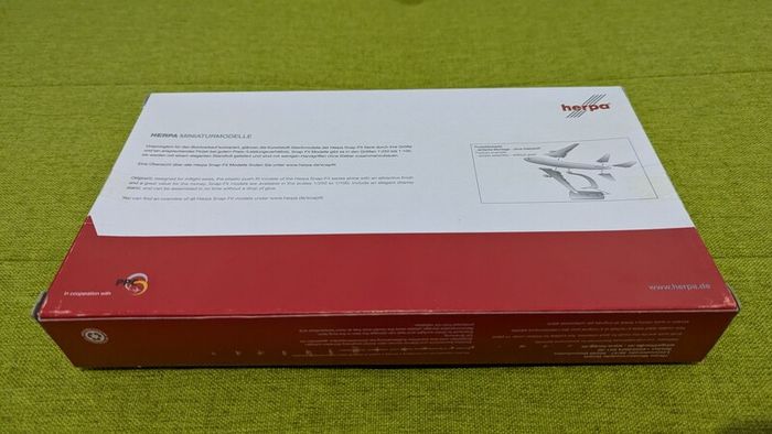 Edelweiss 1:200 scale model airplane, Airbus A320 aircraft, NEW