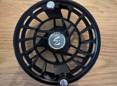 Fly reel