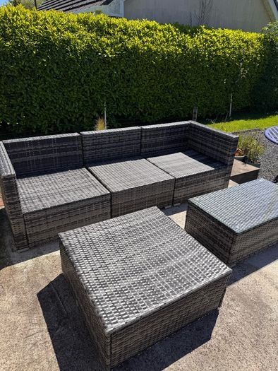 1 year old rattan sofa set