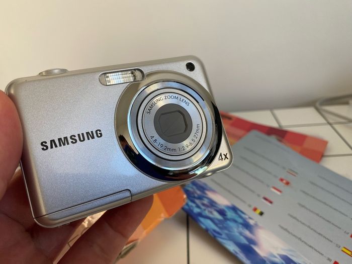 Samsung Es9 Camera 12.2 Mp F/2.9 Silver For Parts/repair