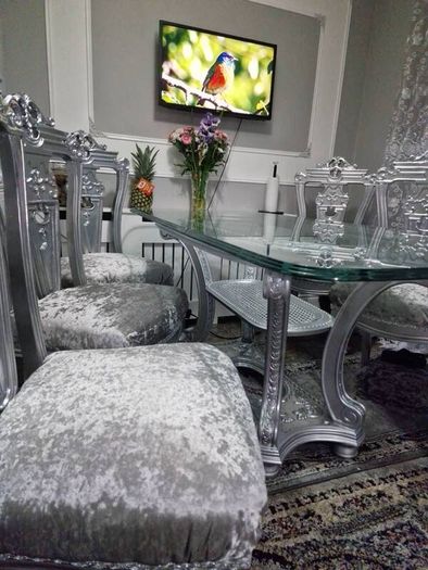 table& chairs