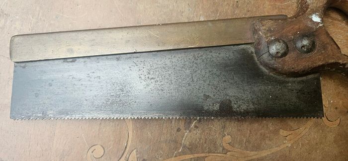 2 hand saws