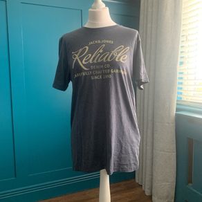 Jack and Jone men's t shirt. Size L