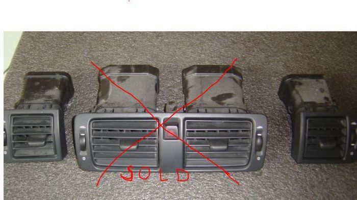 VOLVO -   dashboard grilles airflow