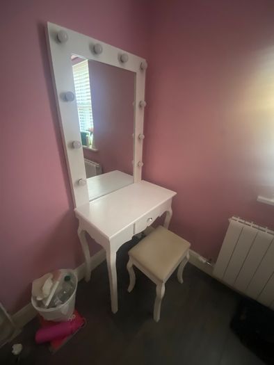 Hollywood Mirror /Dressing table