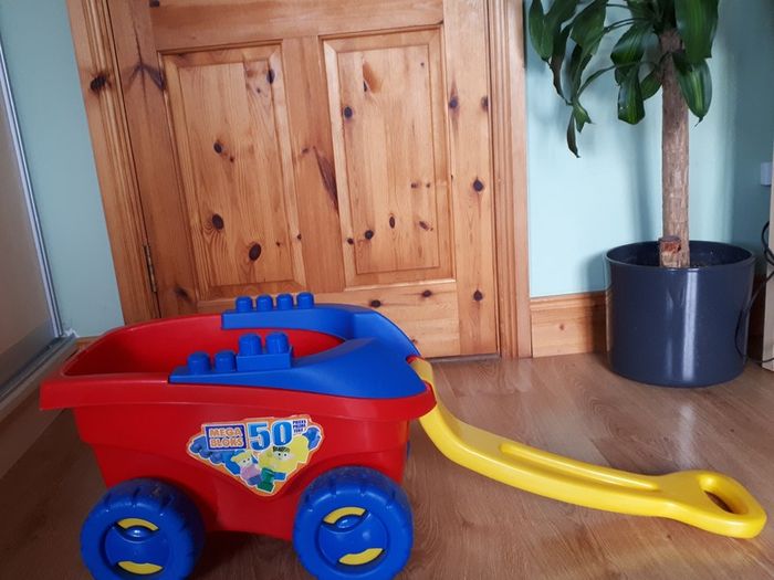 "Mega Blocks" Pull-up Truck