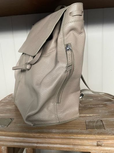 Clarks women's medium backpack leather beige grey new