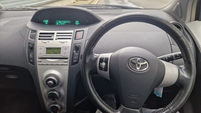 06 Toyota Yaris 1ltr petrol