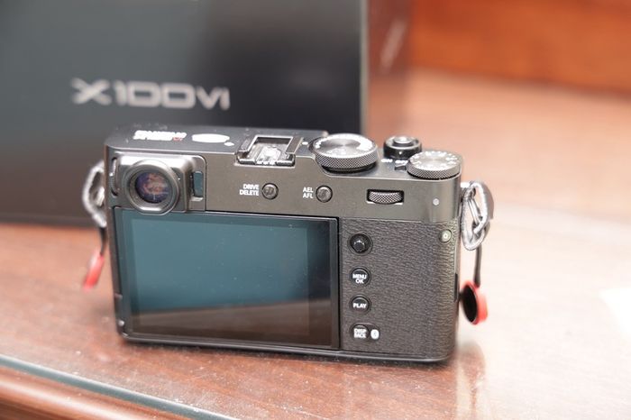 Fujifilm X100VI fixed lens Camera (Black) - Like new
