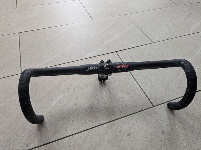 Deda Zero 100 bars (44cm) and stem (12cm).