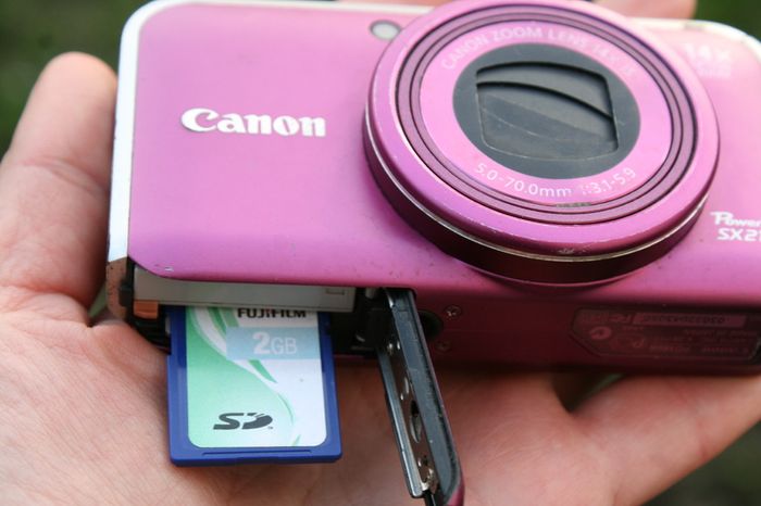 Canon Power Shot SX210 IS 14.1MP Digital Camera