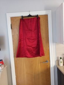 Red Stain Look Skirt.  Size  XXL 18. (No Stretch  In The Material.