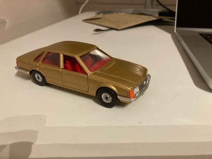 Corgi Opel Senator
