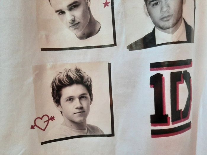 1D New tee shirt tag attached