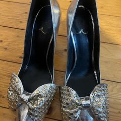 Beautiful silver Ted Baker bow shoes