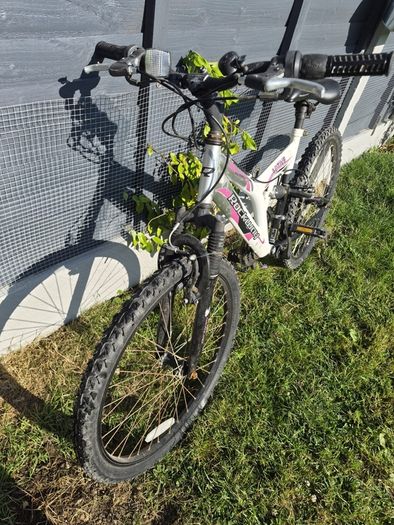 Girls bike