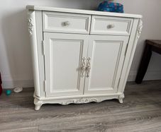 Antique style Dresser/bedroom drawers