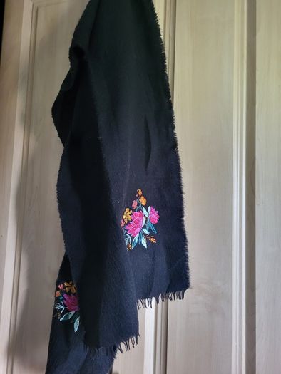 Black embroidered scarf with flower