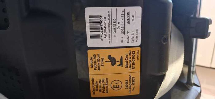 Maxi cosi car seat and isofix base